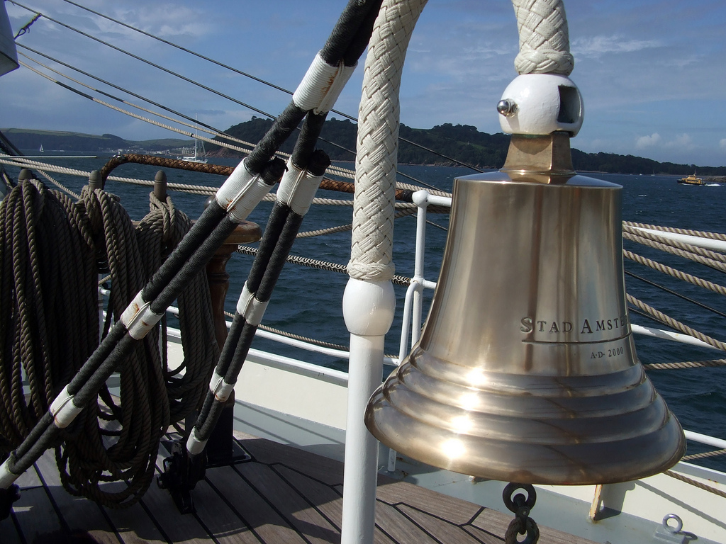 campanas de barco a bordo nauticas de laton